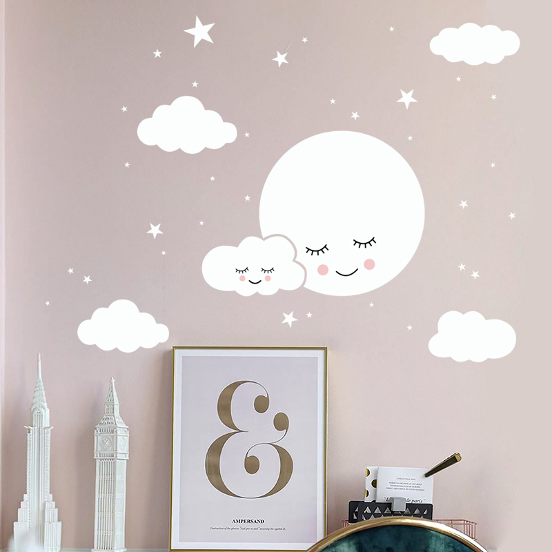 White Cartoon Smiling Cloud St - Baby Nursery Mural Wallpaper recension och pris