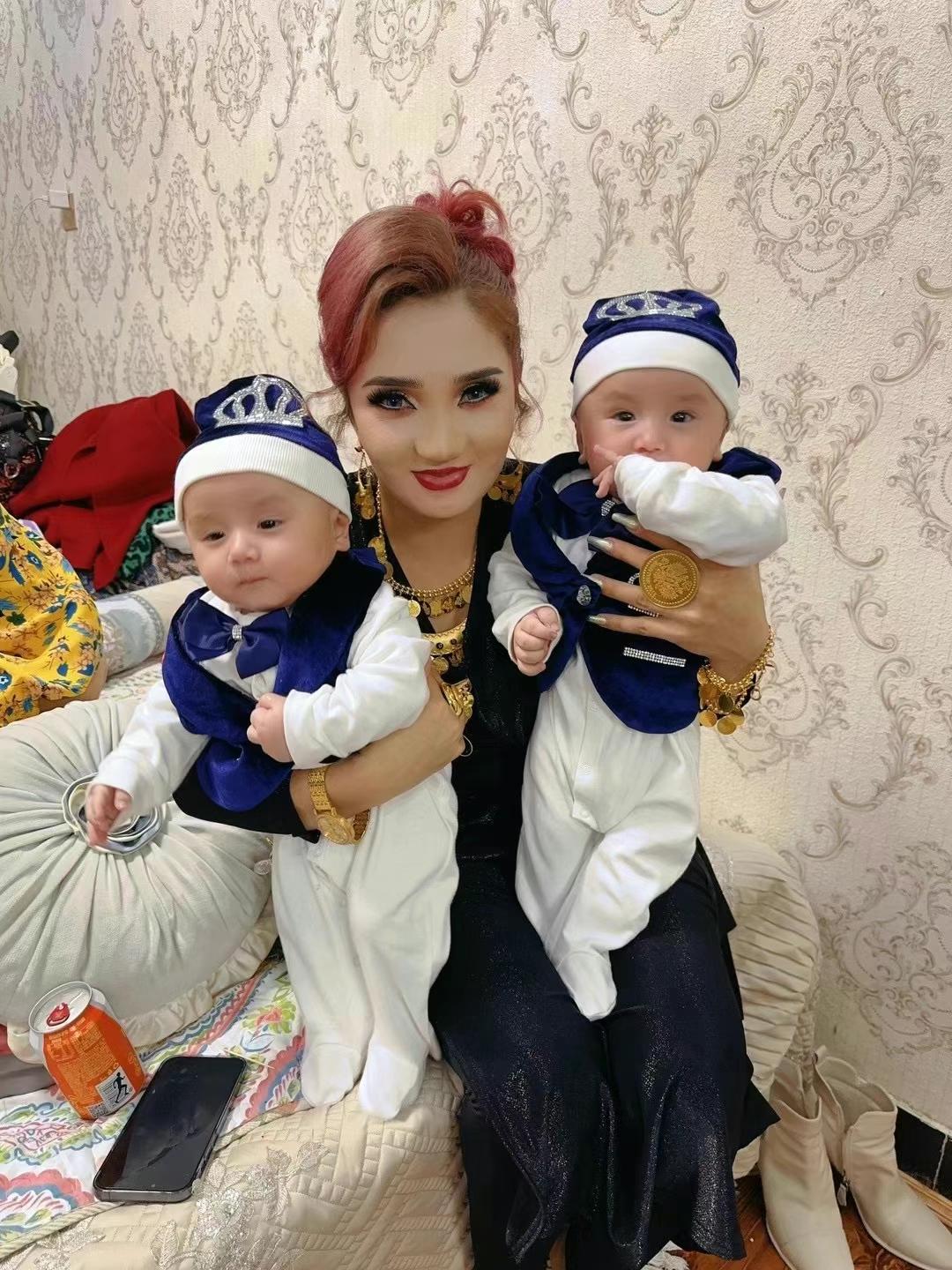 Royal Blue Velvet Baby Romper  - Baby Nursery Outfits recension och pris